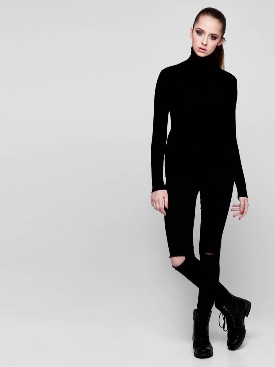 Fine-Knit Rollneck